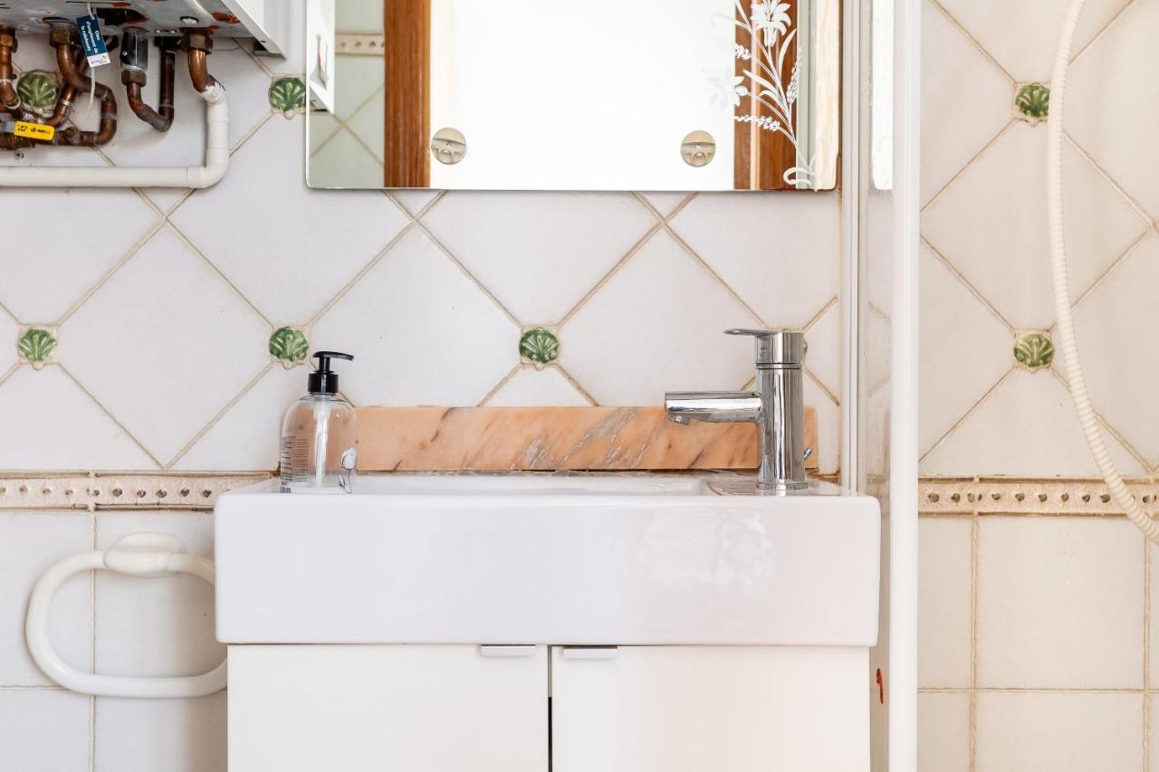 Double With Private Bathroom And Private Kitchen Habitación en casa particular *