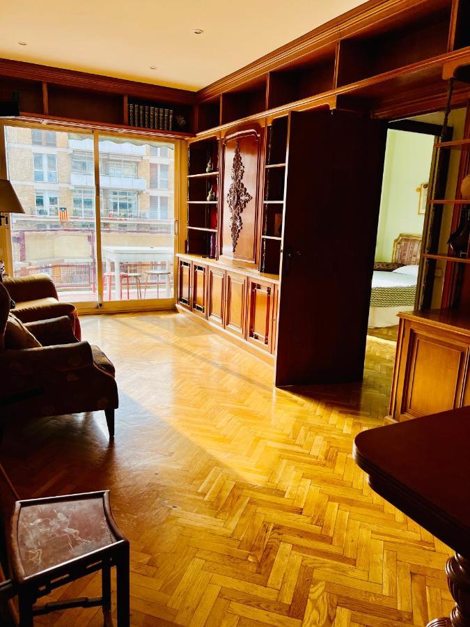 Your Second In With Private And Private Bathroom Close To Montjuic, Pl Espana, La Rambla, Ferry Port Habitación en casa particular *