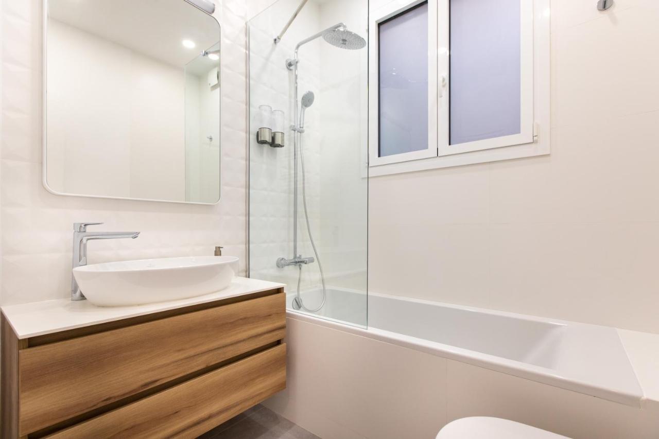 Majestic 4br/4bath In Sagrada Familia Area Apartment