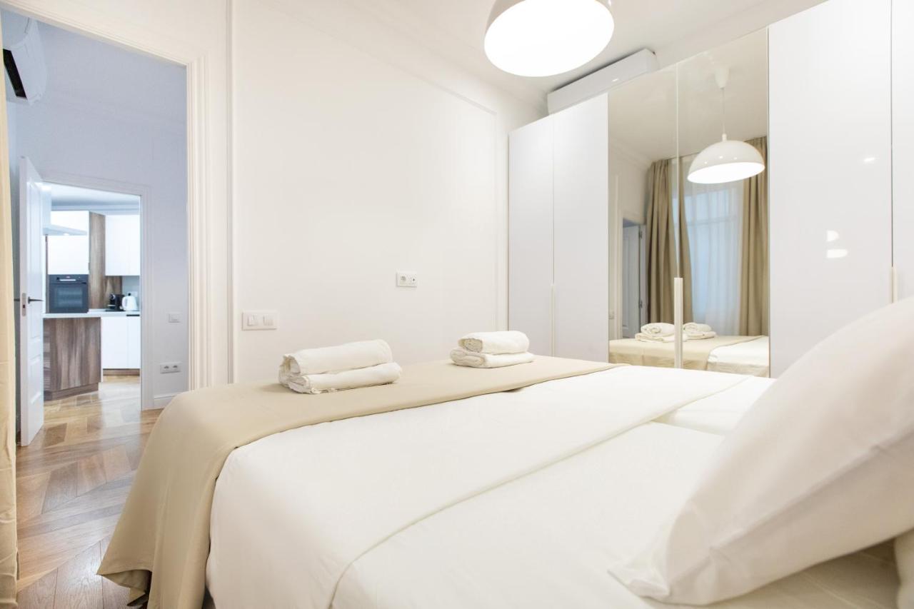 Majestic 4br/4bath In Sagrada Familia Area Apartment Barcelona