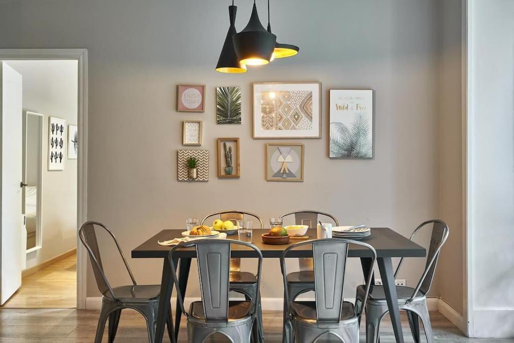 Magnificent 4 Bedroom In Eixample Apartamento *
