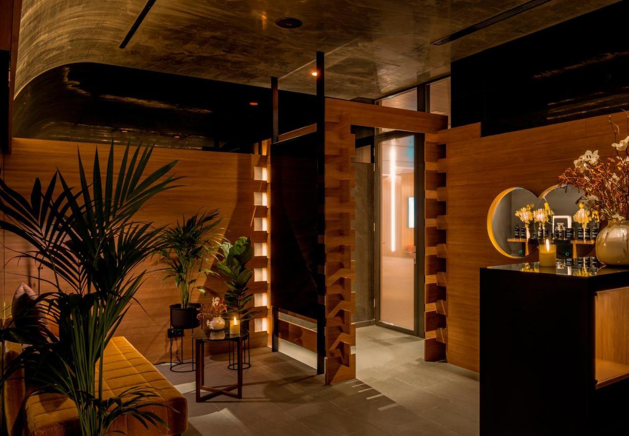 Hotel Me