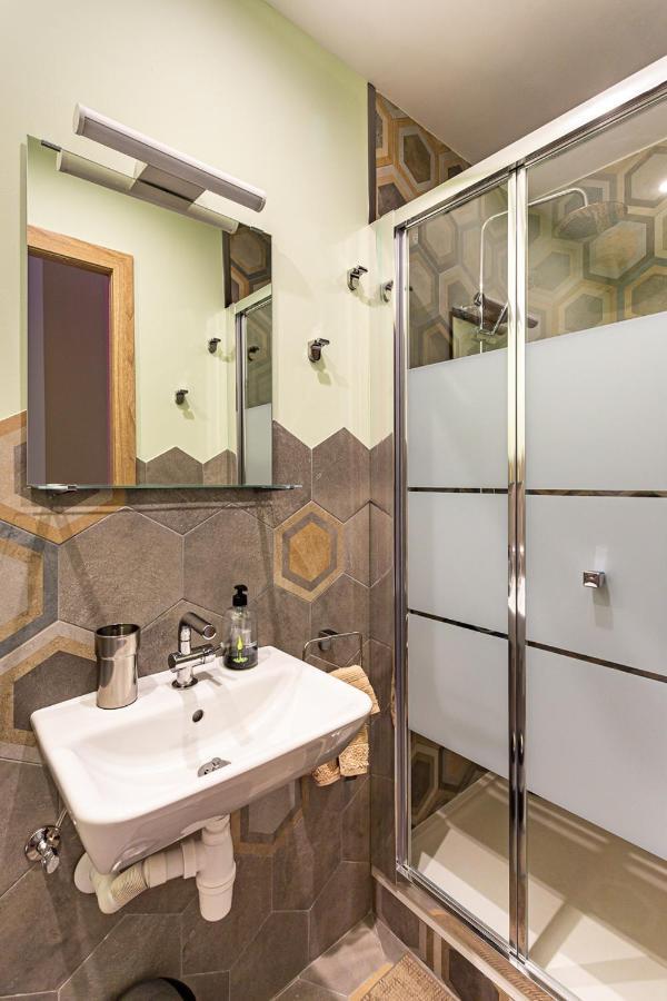 Three Bedrooms Apartamento