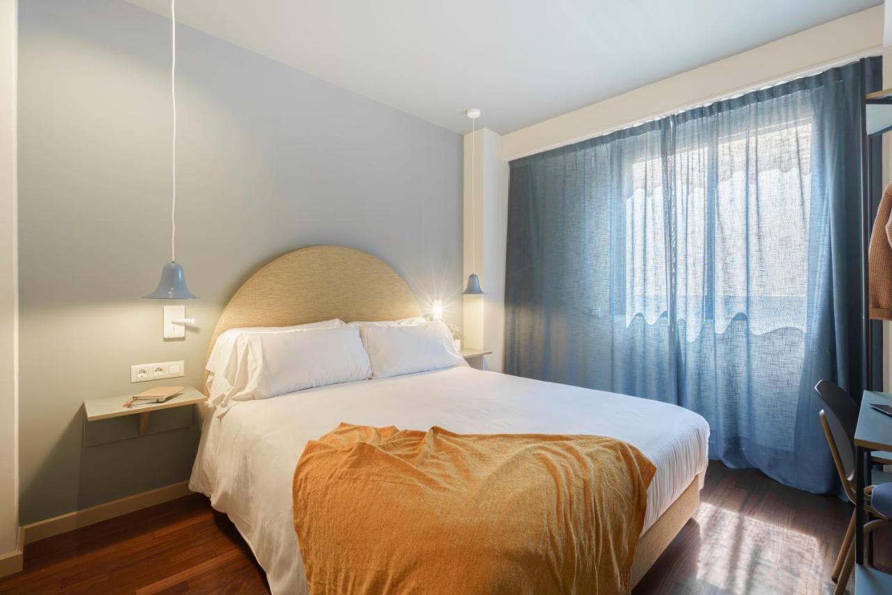 Aspasios Diagonal Art Apartment