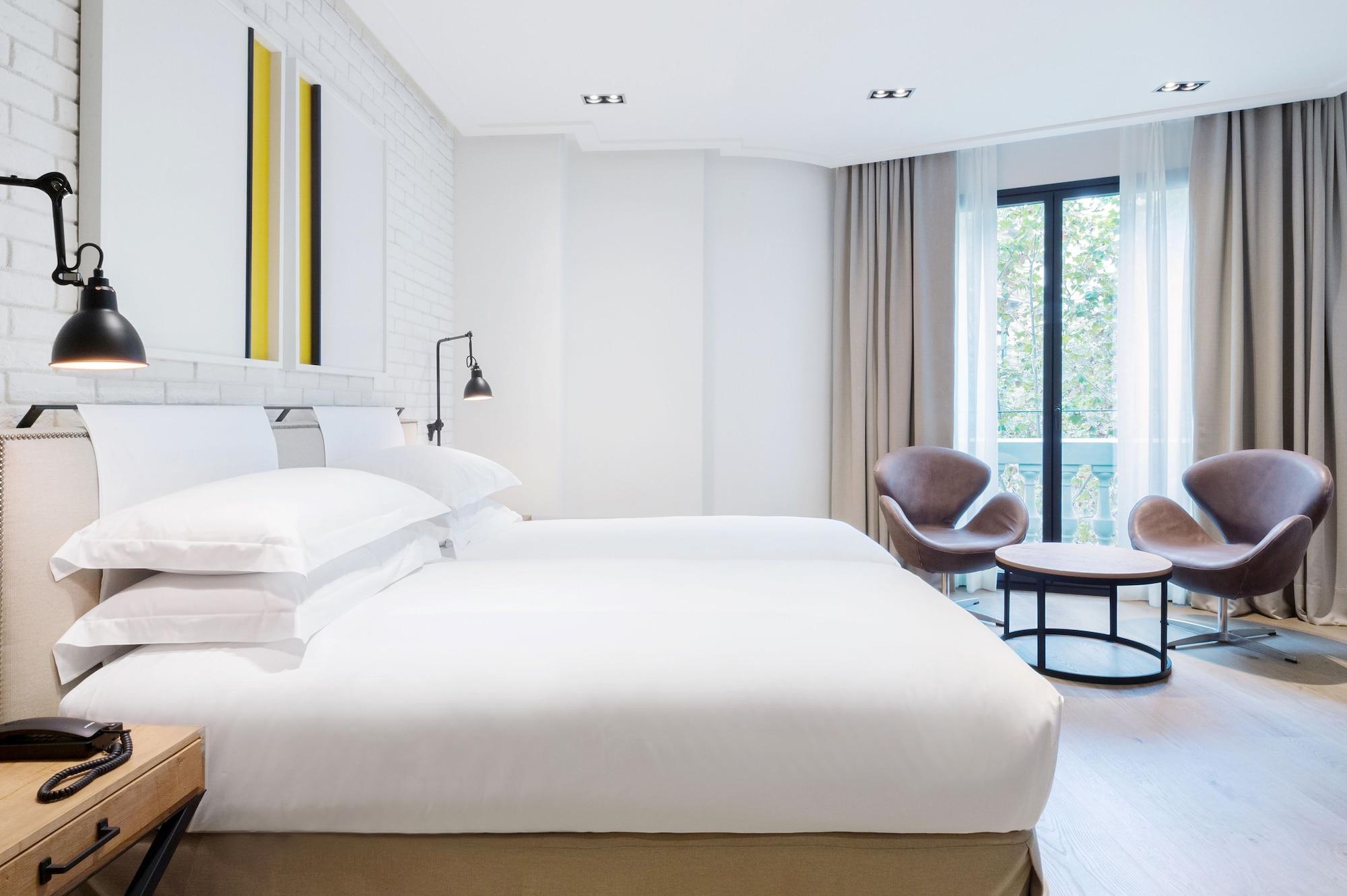 Hotel The Corner 4*