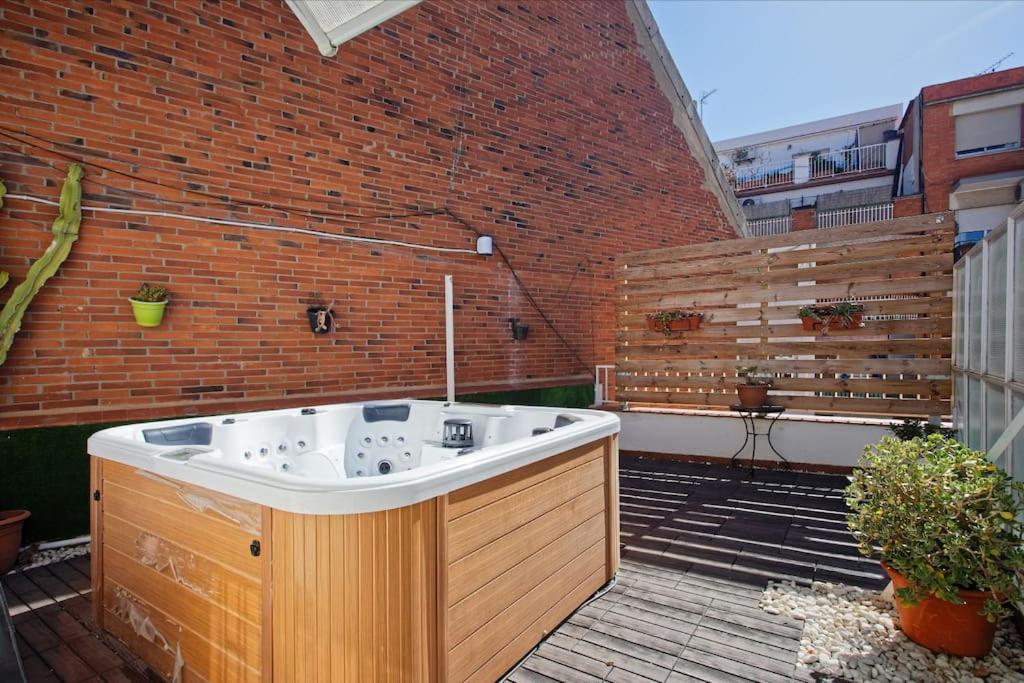 Fantastic House With Jacuzzi * Barcelona