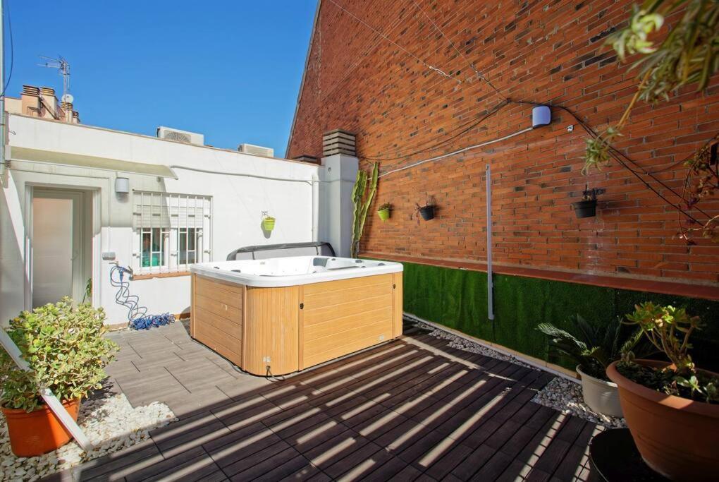 Fantastic House With Jacuzzi * Barcelona
