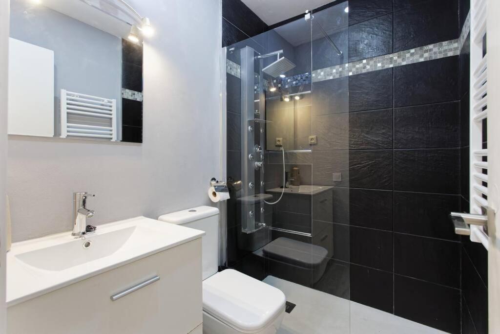 Fantastic House With Jacuzzi Сasa de vacaciones Barcelona