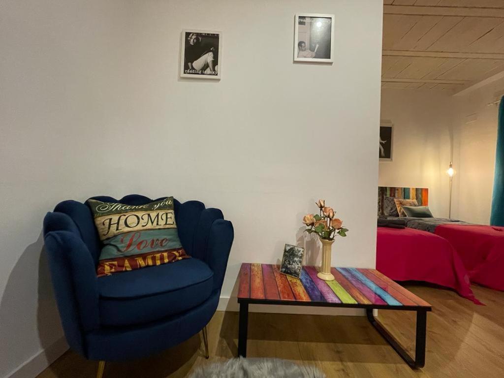 Hostal Rooms In Gothic Barcelona