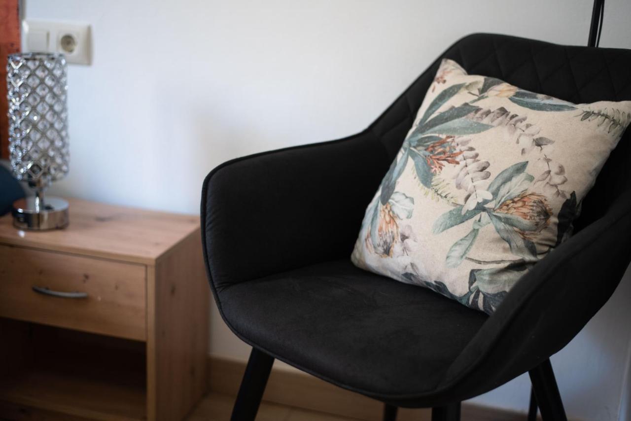By Port Vell Rooms Hostal *