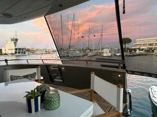 Motoryacht 21 Avec Equipage Botel