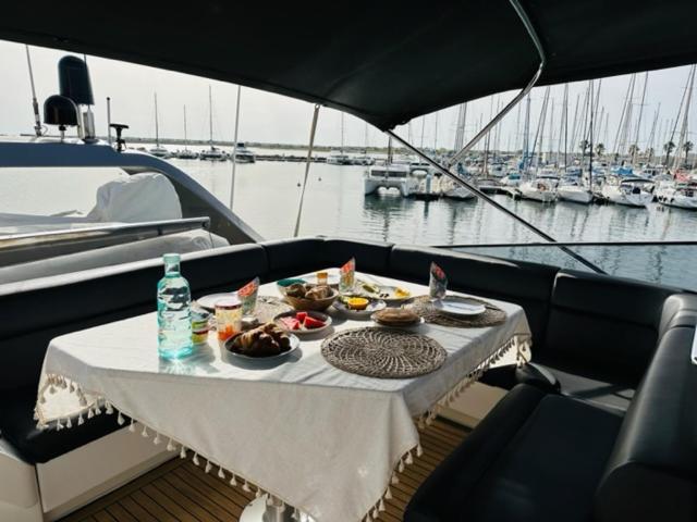 Motoryacht 21 Avec Equipage * Barcelona
