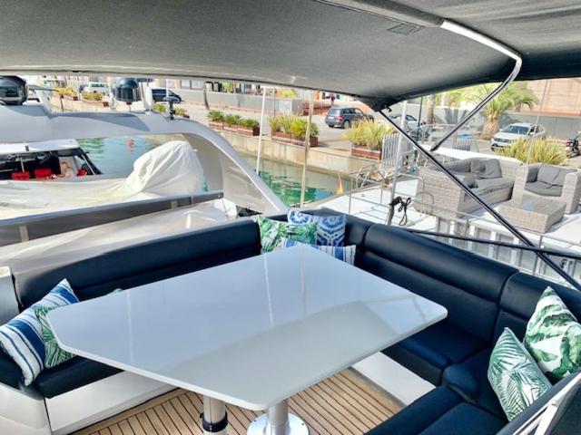 Motoryacht 21 Avec Equipage Botel