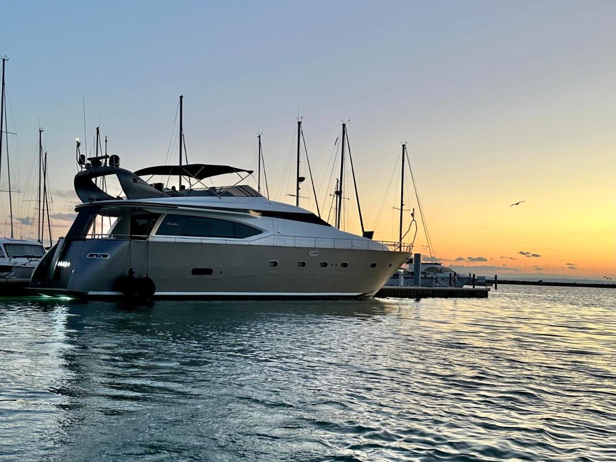 Botel Motoryacht 21 Avec Equipage