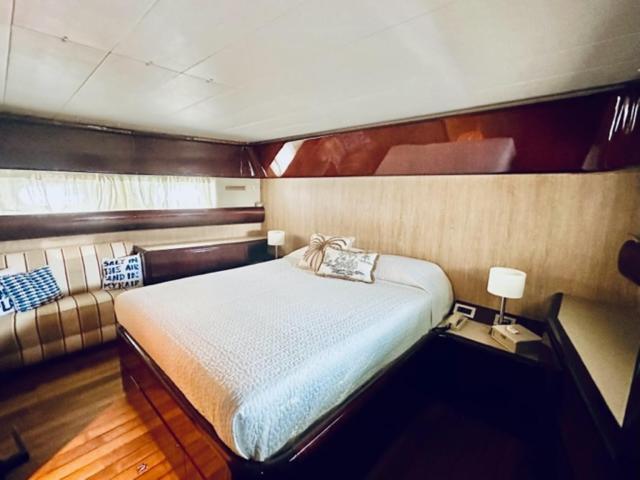 Motoryacht 21 Avec Equipage Botel Barcelona