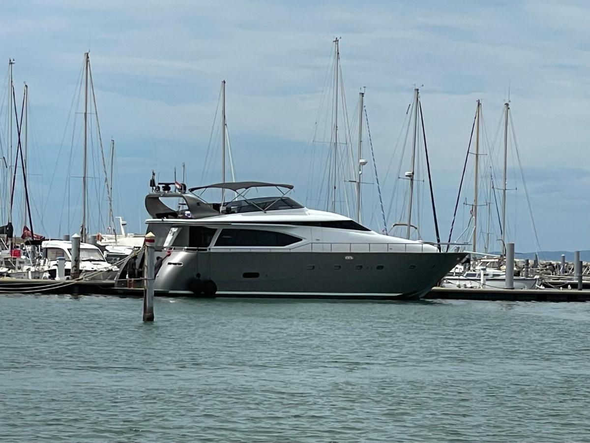 Botel Motoryacht 21 Avec Equipage *