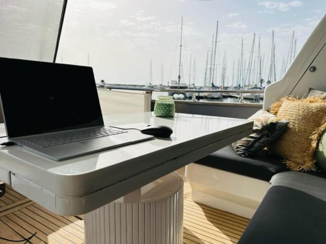 Motoryacht 21 Avec Equipage Botel