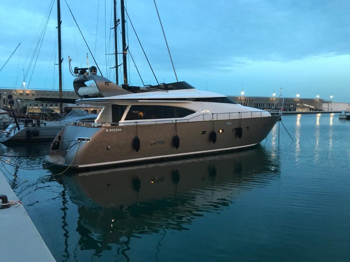 Botel Motoryacht 21 Avec Equipage *