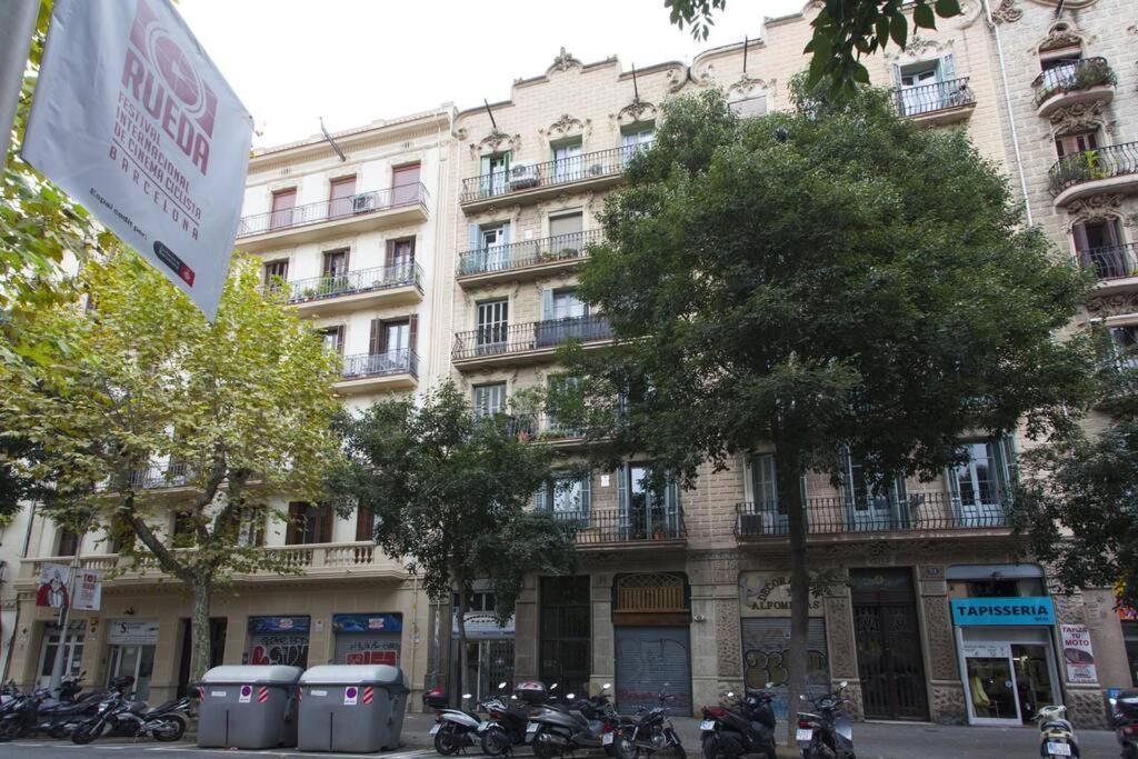 Bright & Spacious Family Flat In Apartamento Barcelona
