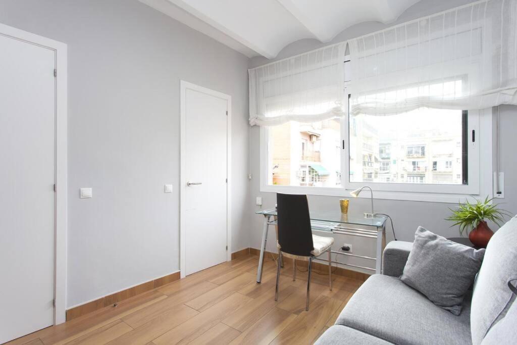 Bright & Spacious Family Flat In Barcelona