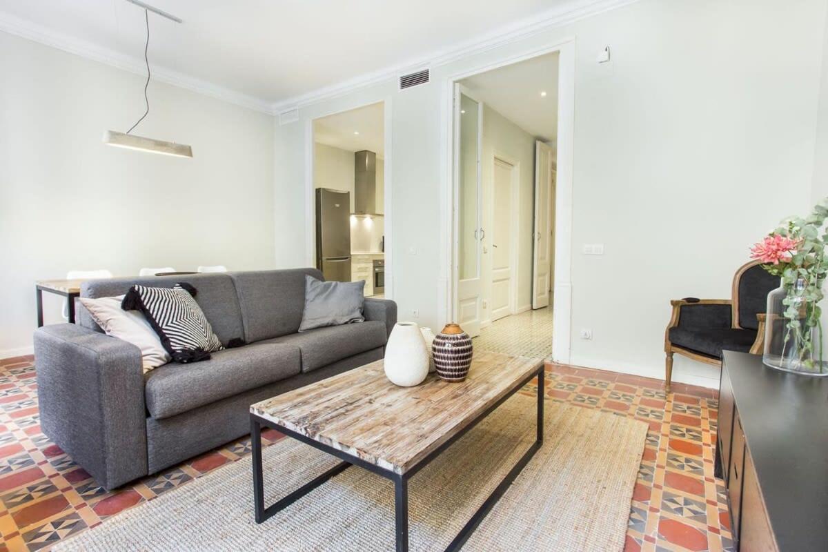 4bedroom With A Balcony In Ramblas 1 2 Apartment Barcelona