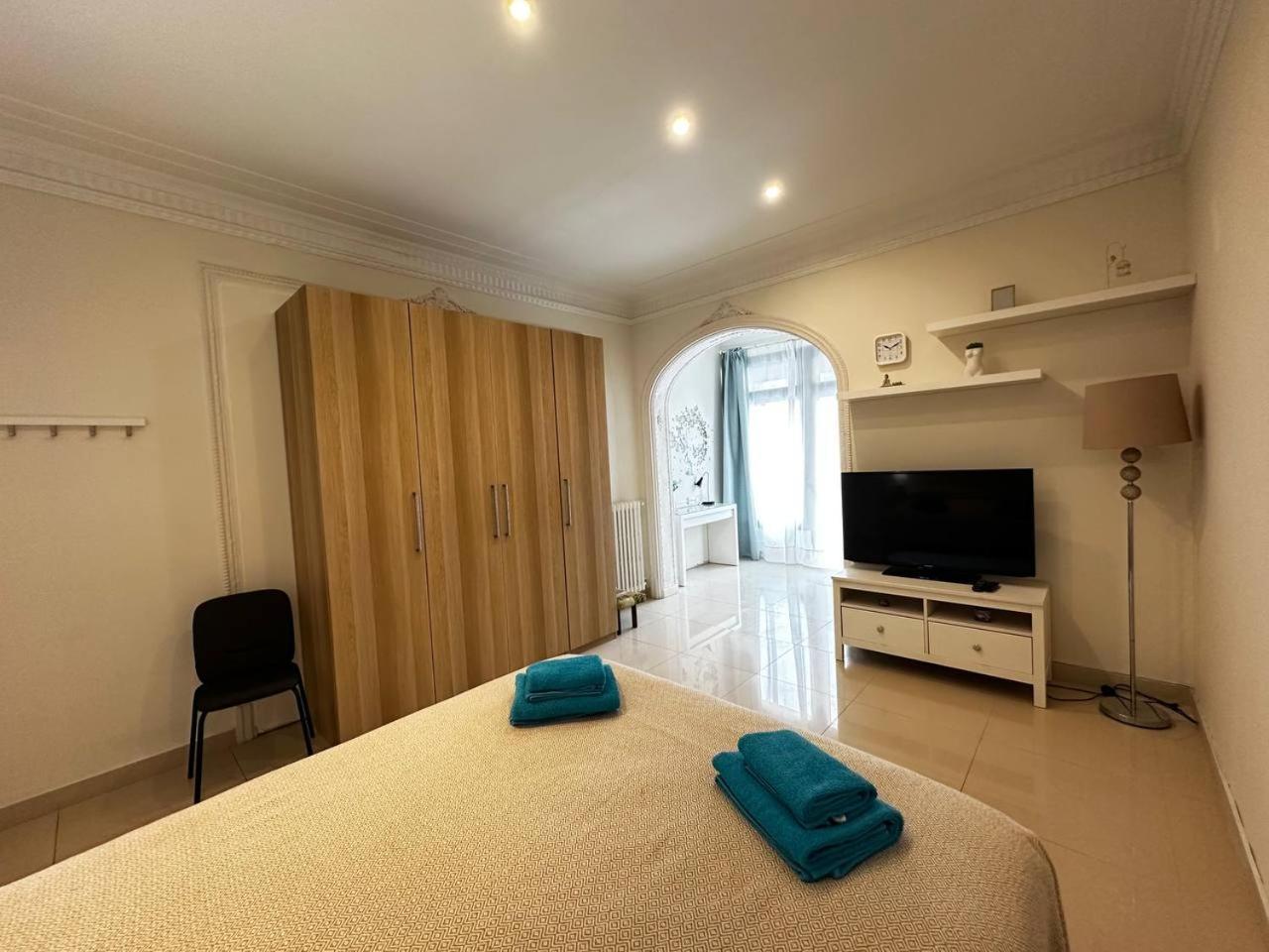 Gran Via Bed & Breakfast Barcelona