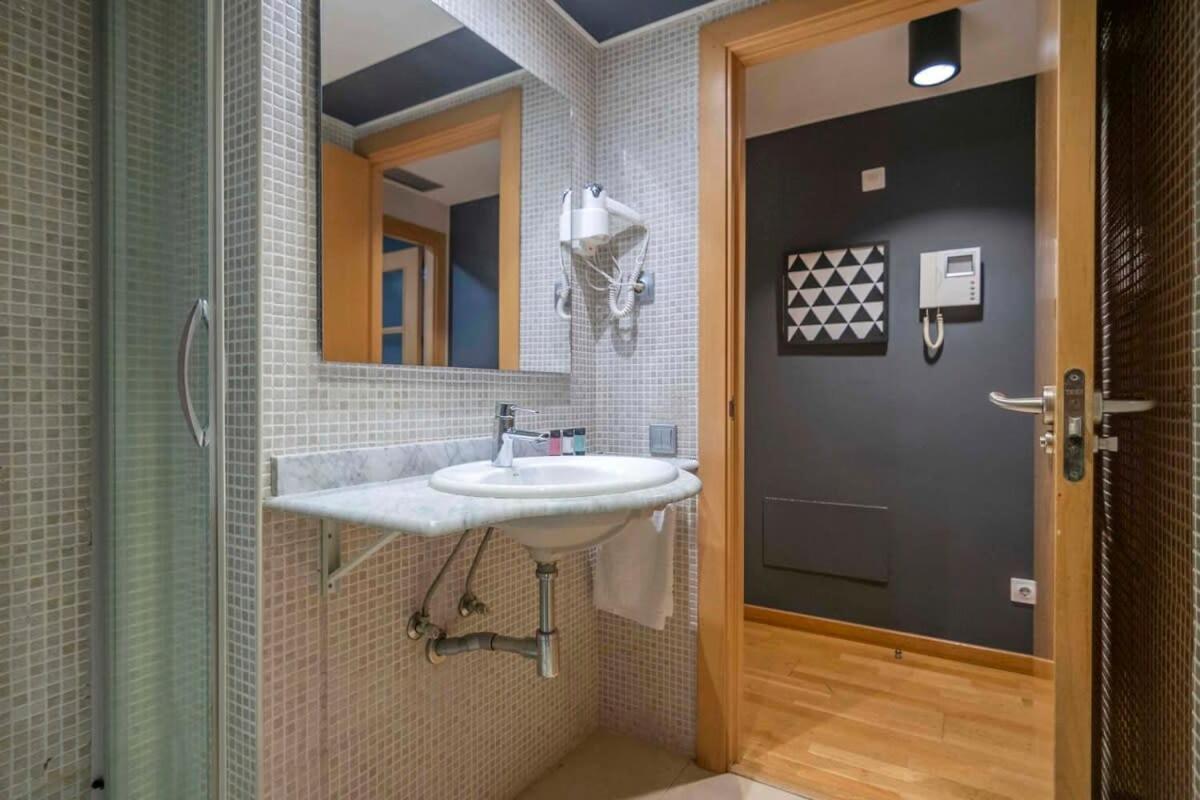 Modern And Bright In Eixample 1-3 *