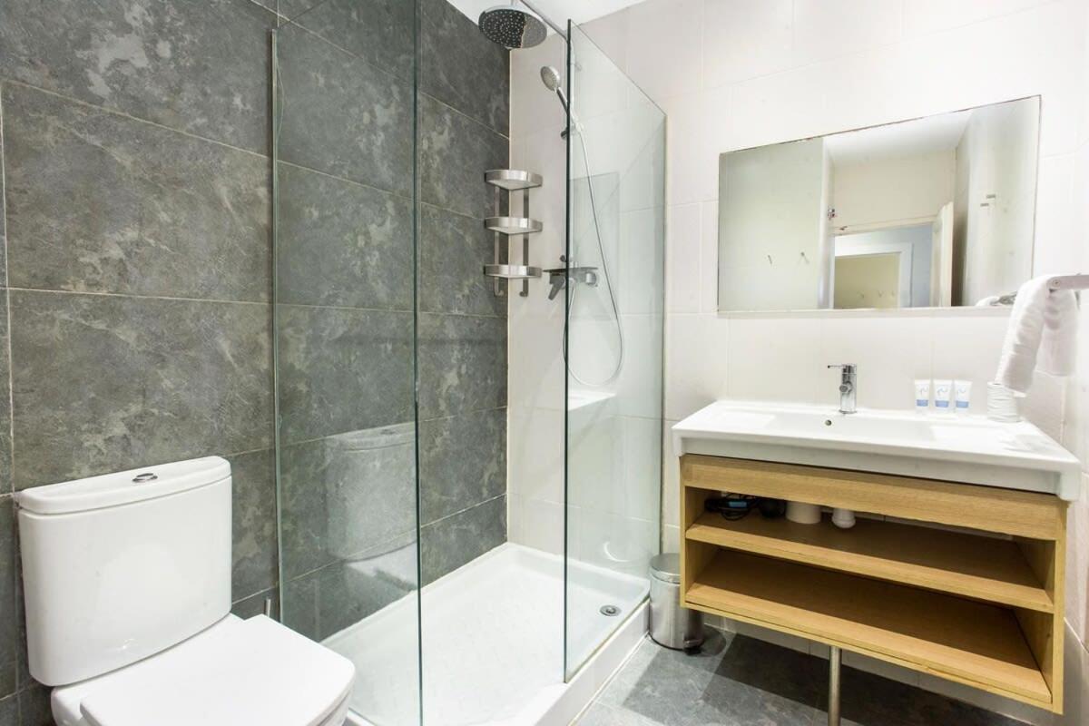 4bedroom With A Balcony In Ramblas 1 2 Apartment *