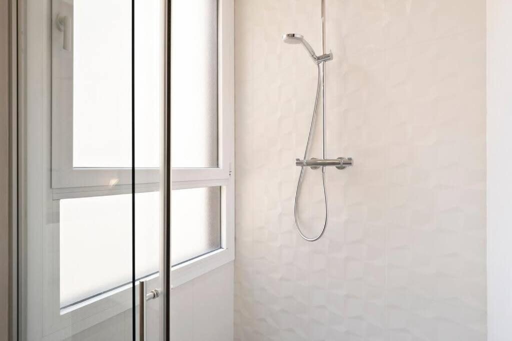 Arc De Triomf Luxury Modern 2-bedroom 2-bathroom *