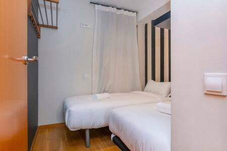 Bright And Modern Duplex With Terrace In Eixample District P2 Apartment