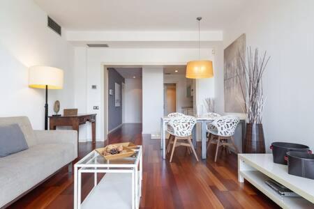Wonderful 2-bd With Balcony Plaza Cataluna Apartment