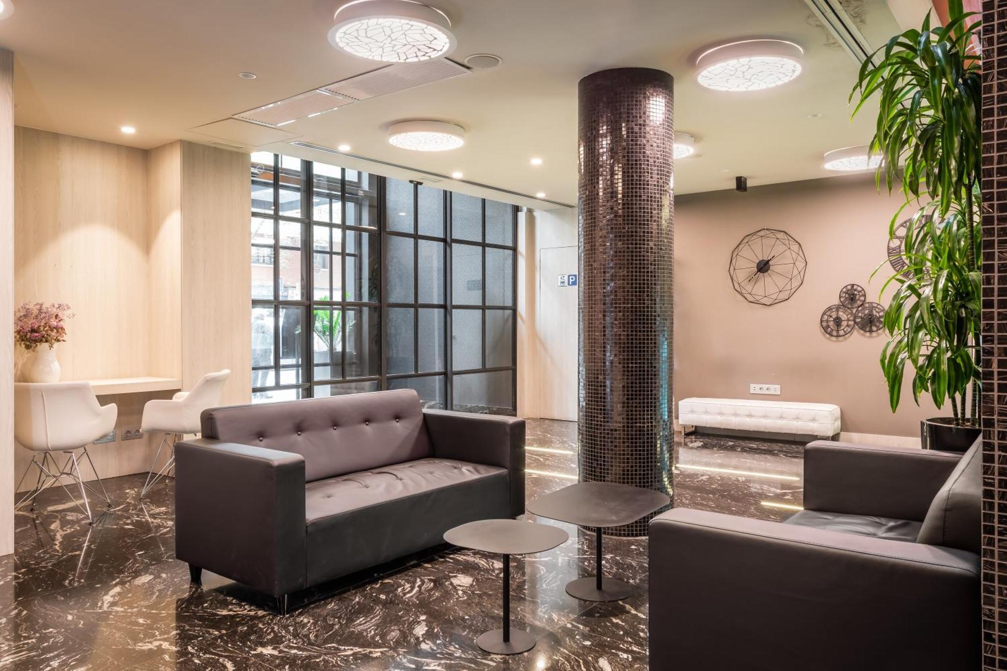 Arya Stadium Hotel 3*