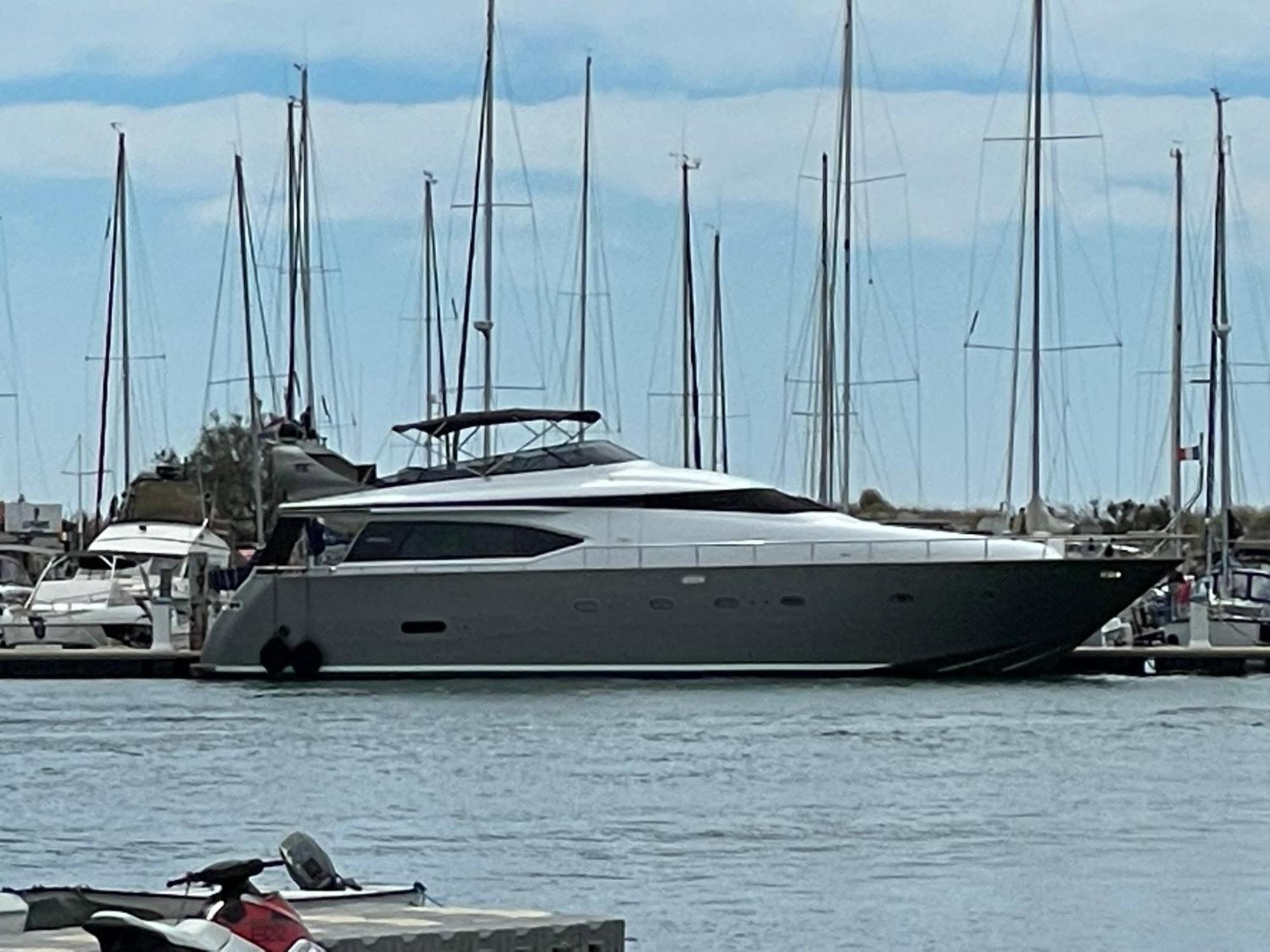 Botel Motoryacht 21 Avec Equipage Barcelona
