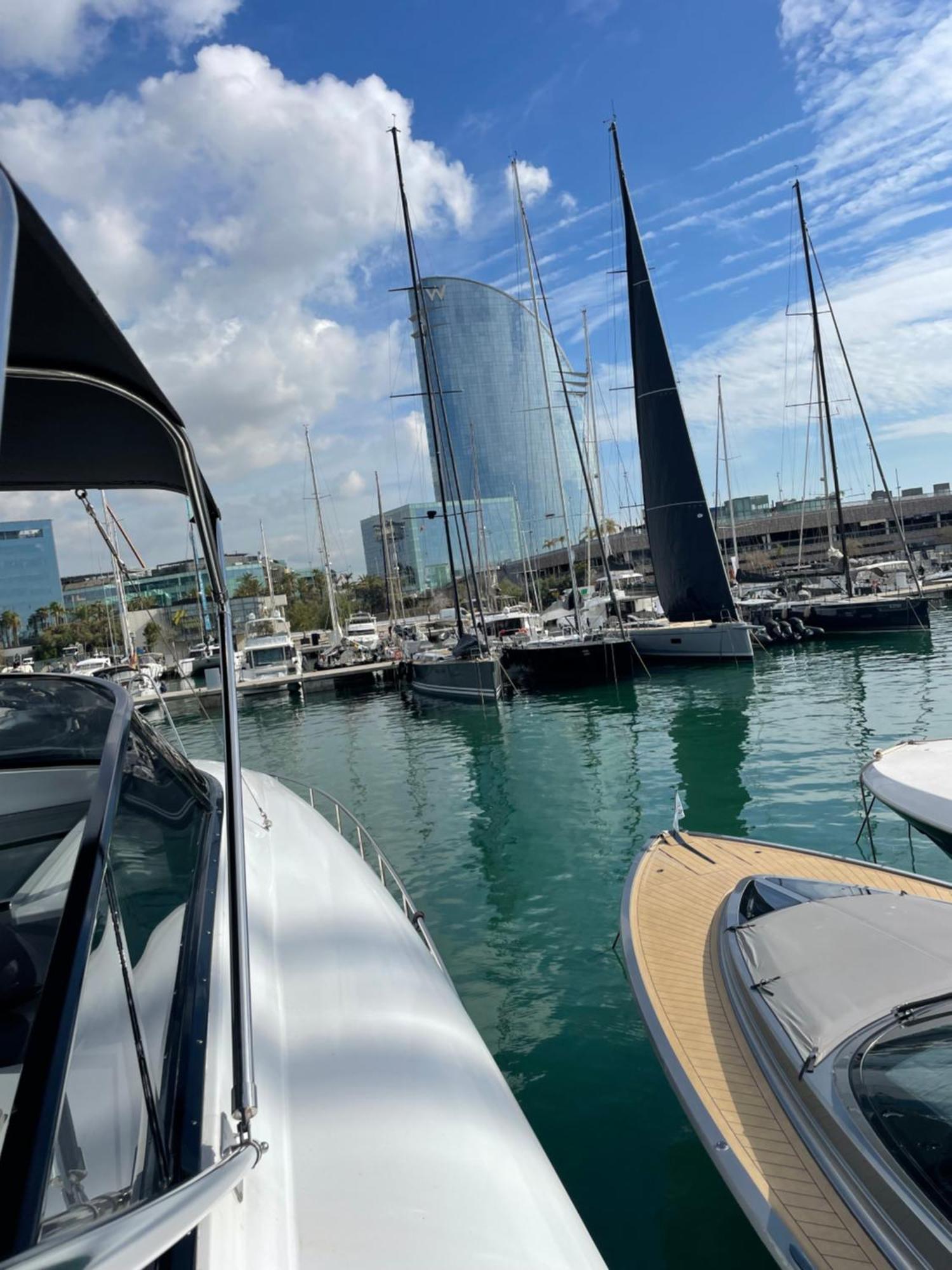 Botel Motoryacht 21 Avec Equipage Barcelona