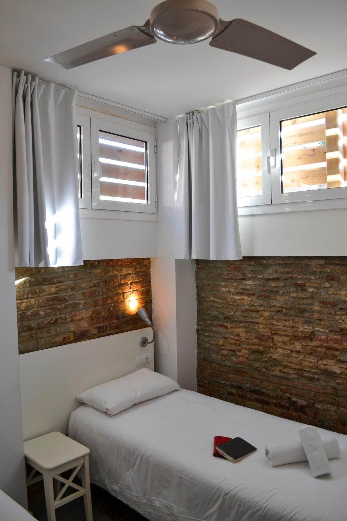 Happy People Plaza Espana Apartment Barcelona
