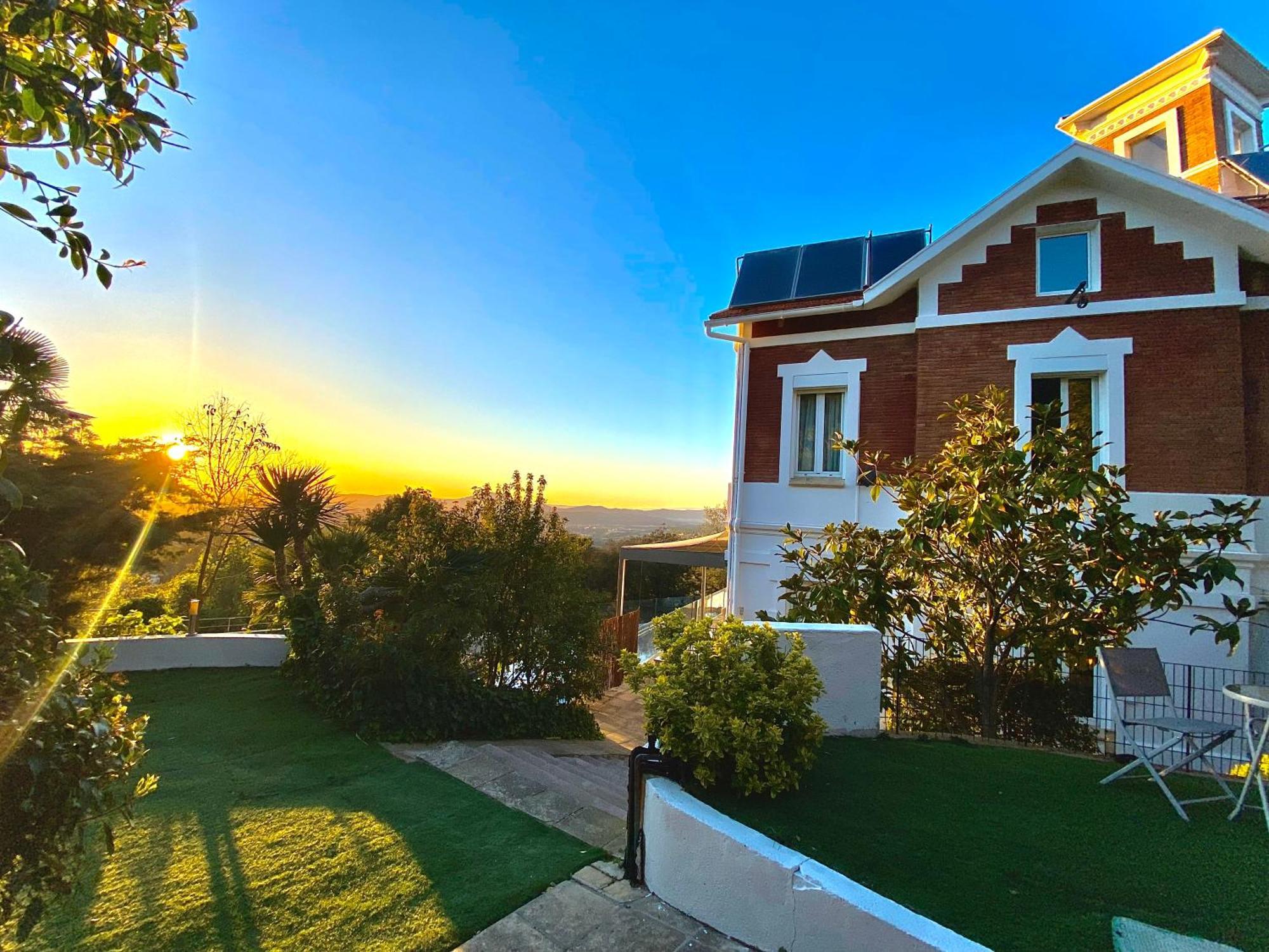 Aya House La Floresta Pearson