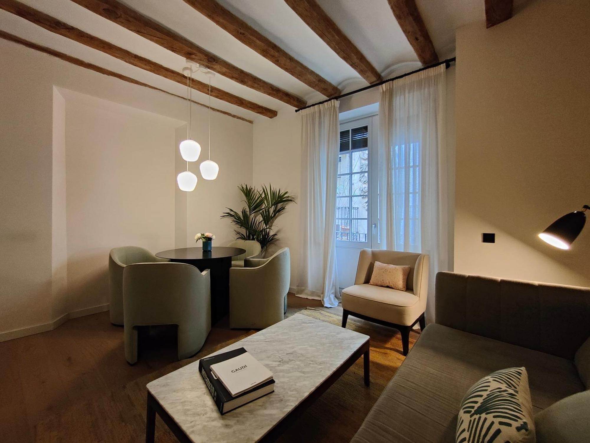 Luxury 2br&2washrooms City Center *