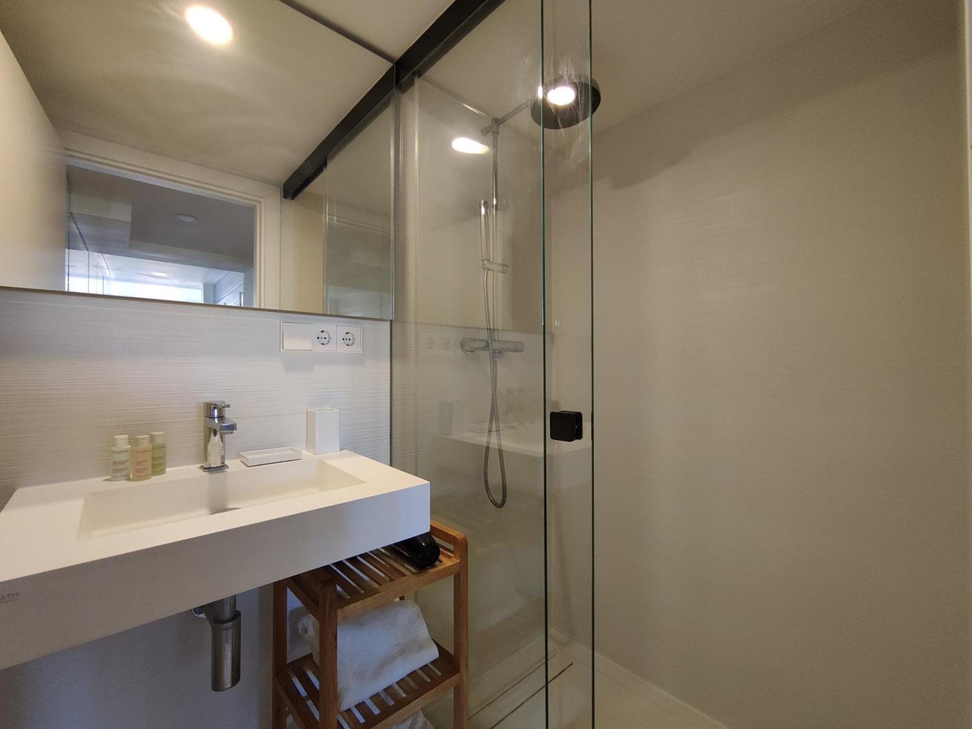 Luxury 2br&2washrooms City Center *