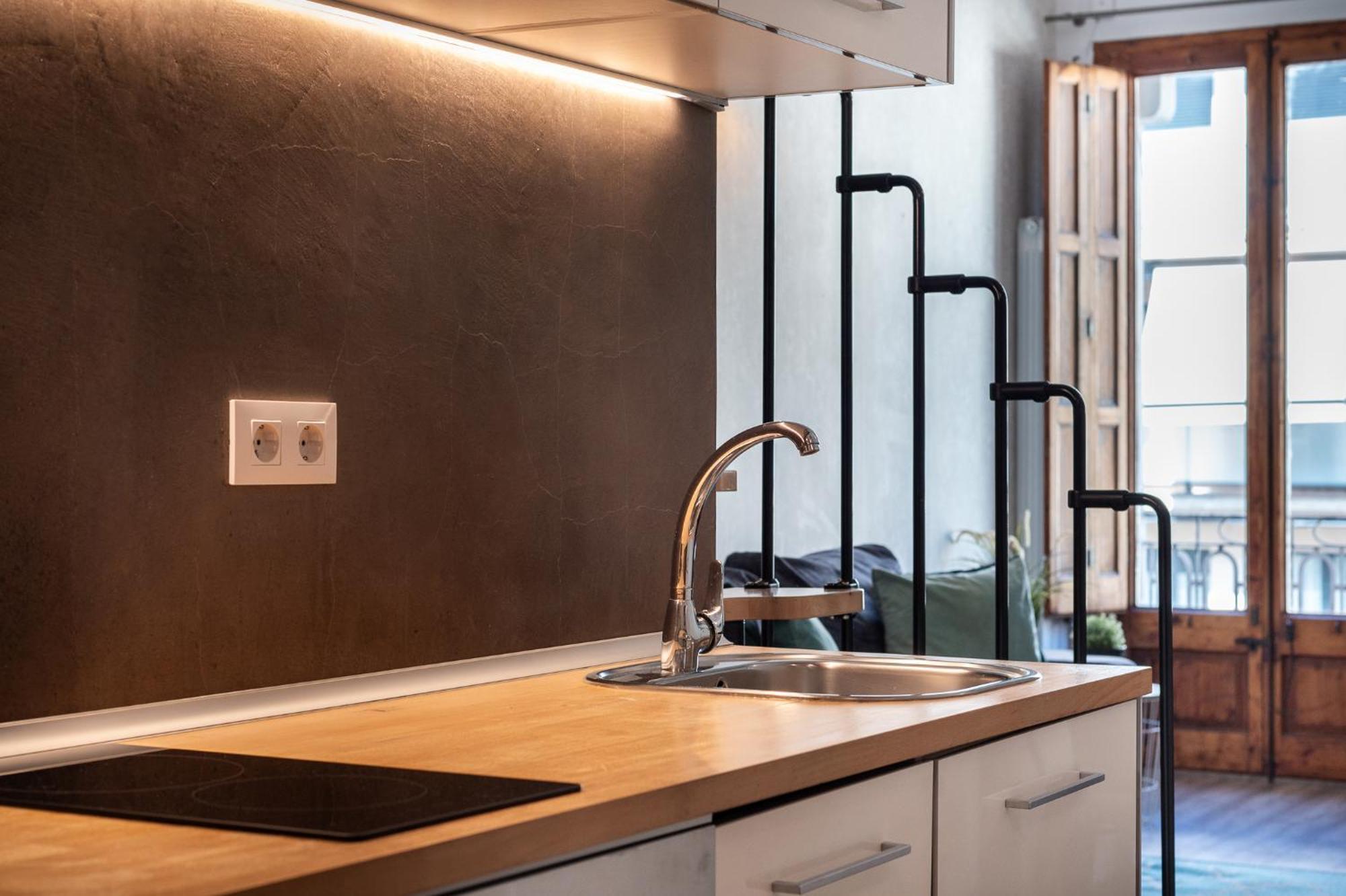 Beautiful Renovated Loft Minutes From The Apartamento Barcelona