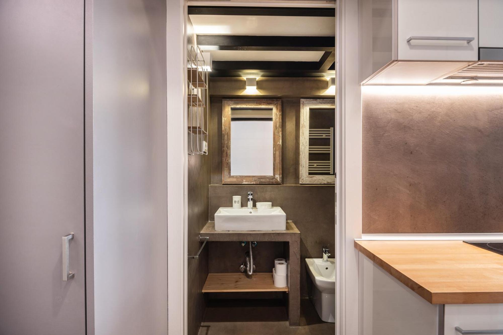 Beautiful Renovated Loft Minutes From The * Barcelona