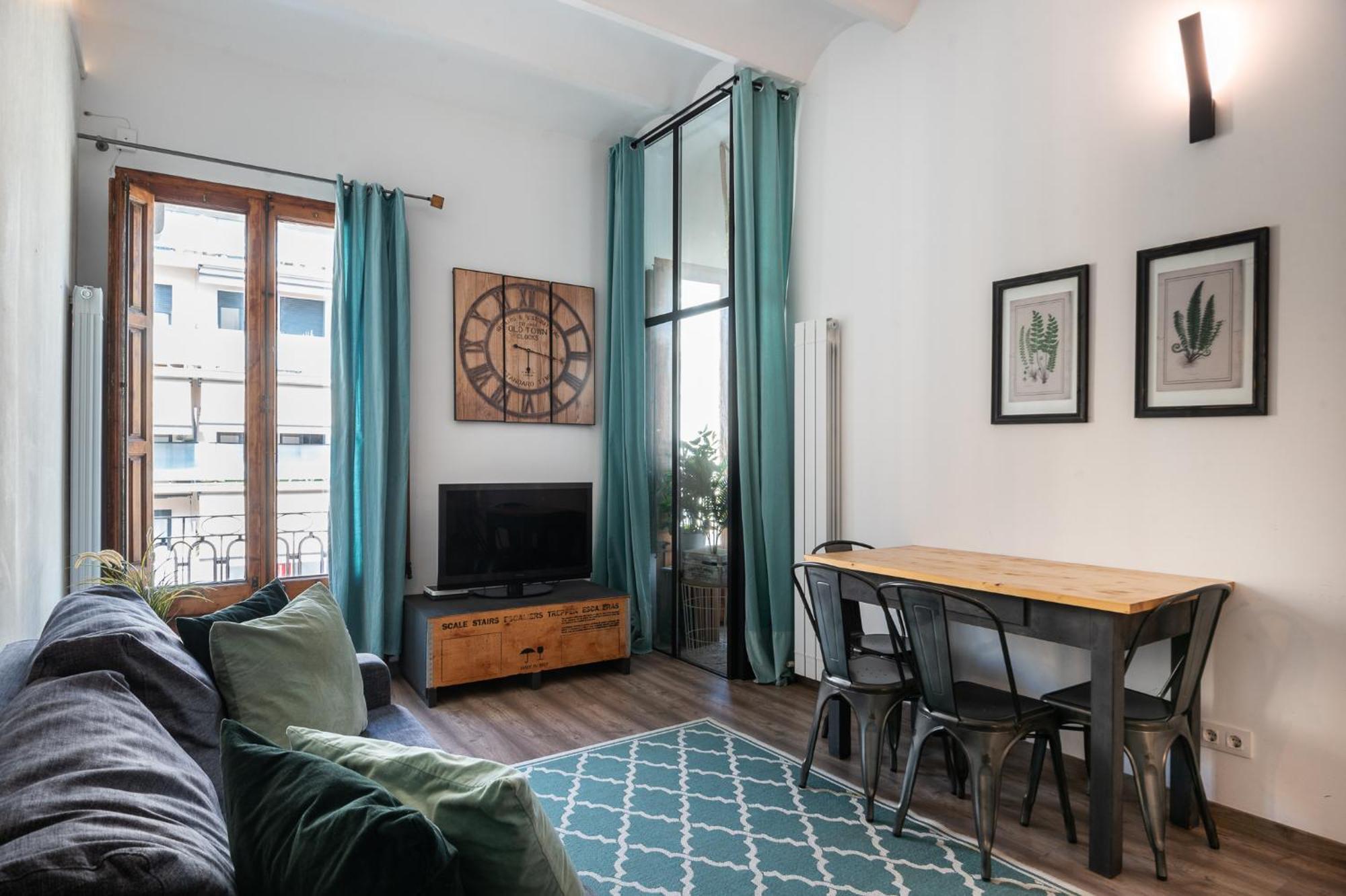 Beautiful Renovated Loft Minutes From The * Barcelona