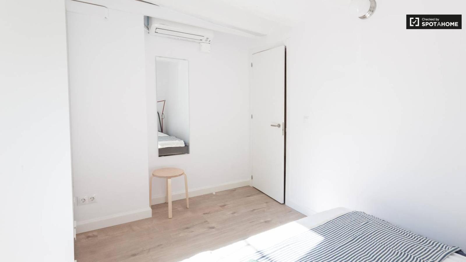 Apartment Ramblas - 01 Barcelona