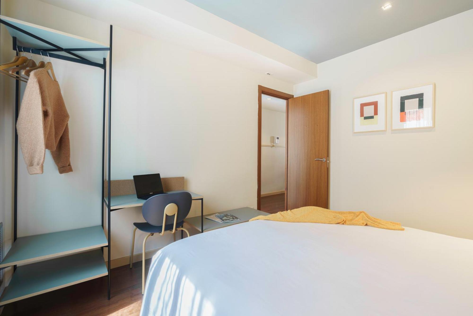 Aspasios Diagonal Art Apartment