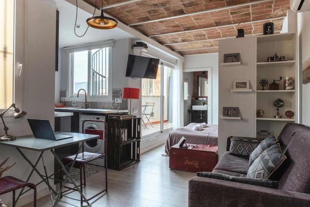 Cozy Penthouse With Private Rooftop Terrace *