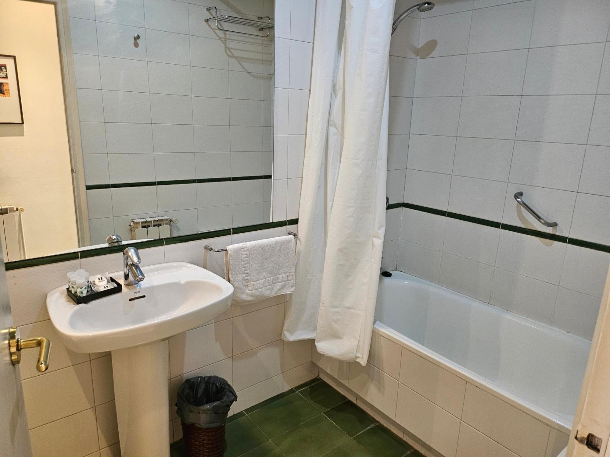 Apartamento Sant Jordi Girona 97 *