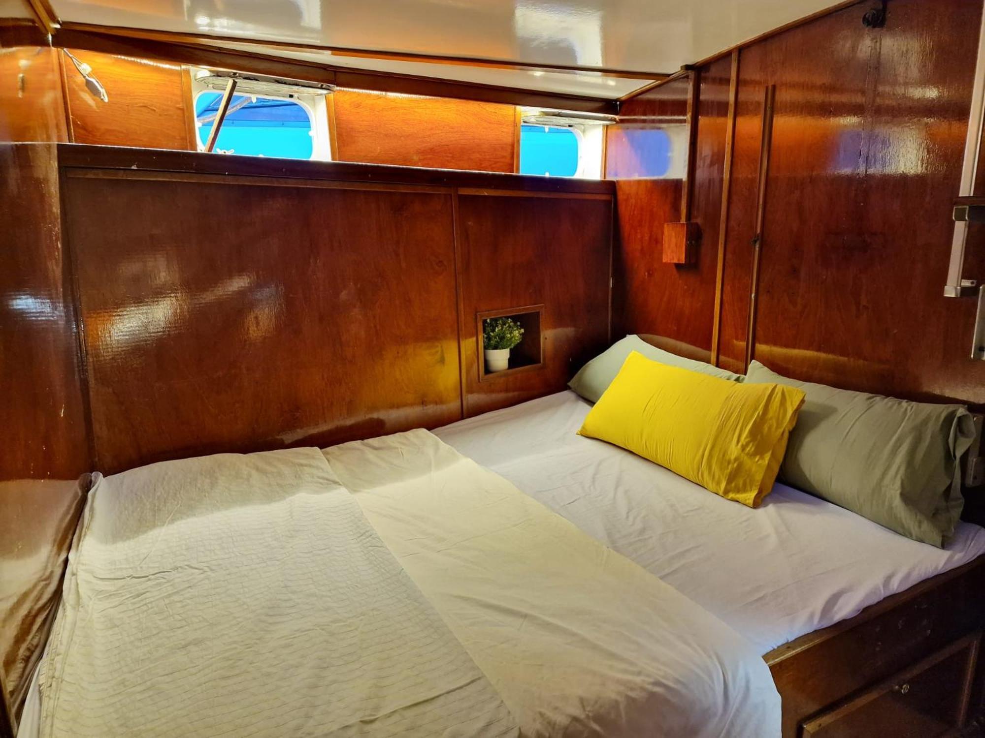 Botel Classic Boat