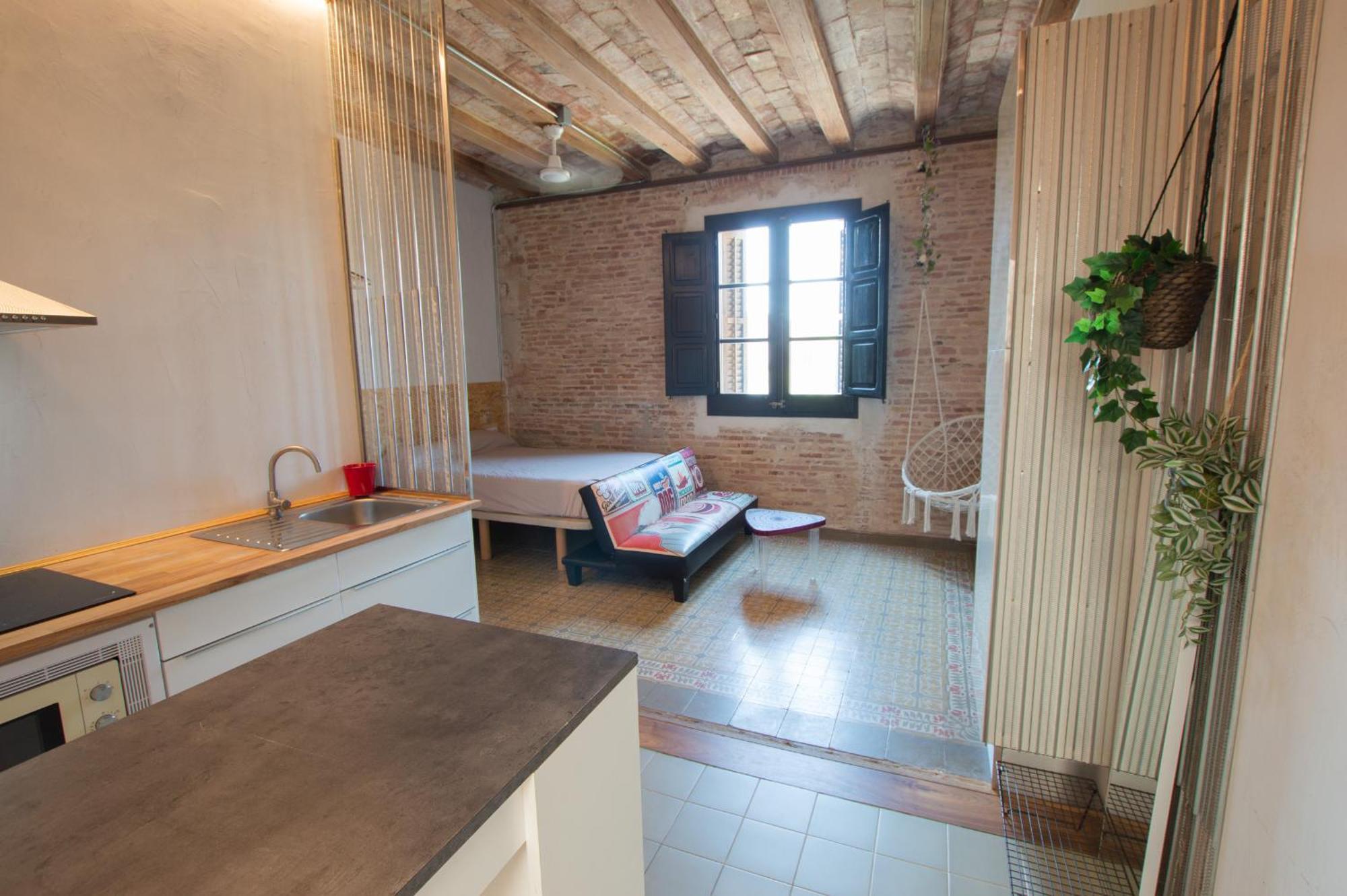 Classic Plaza Real Apartment