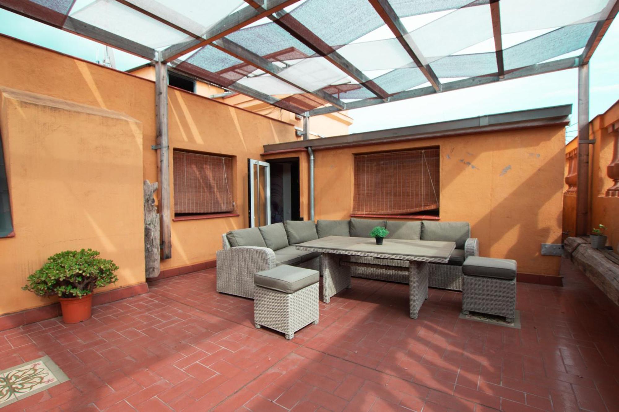 Classic Plaza Real Apartment