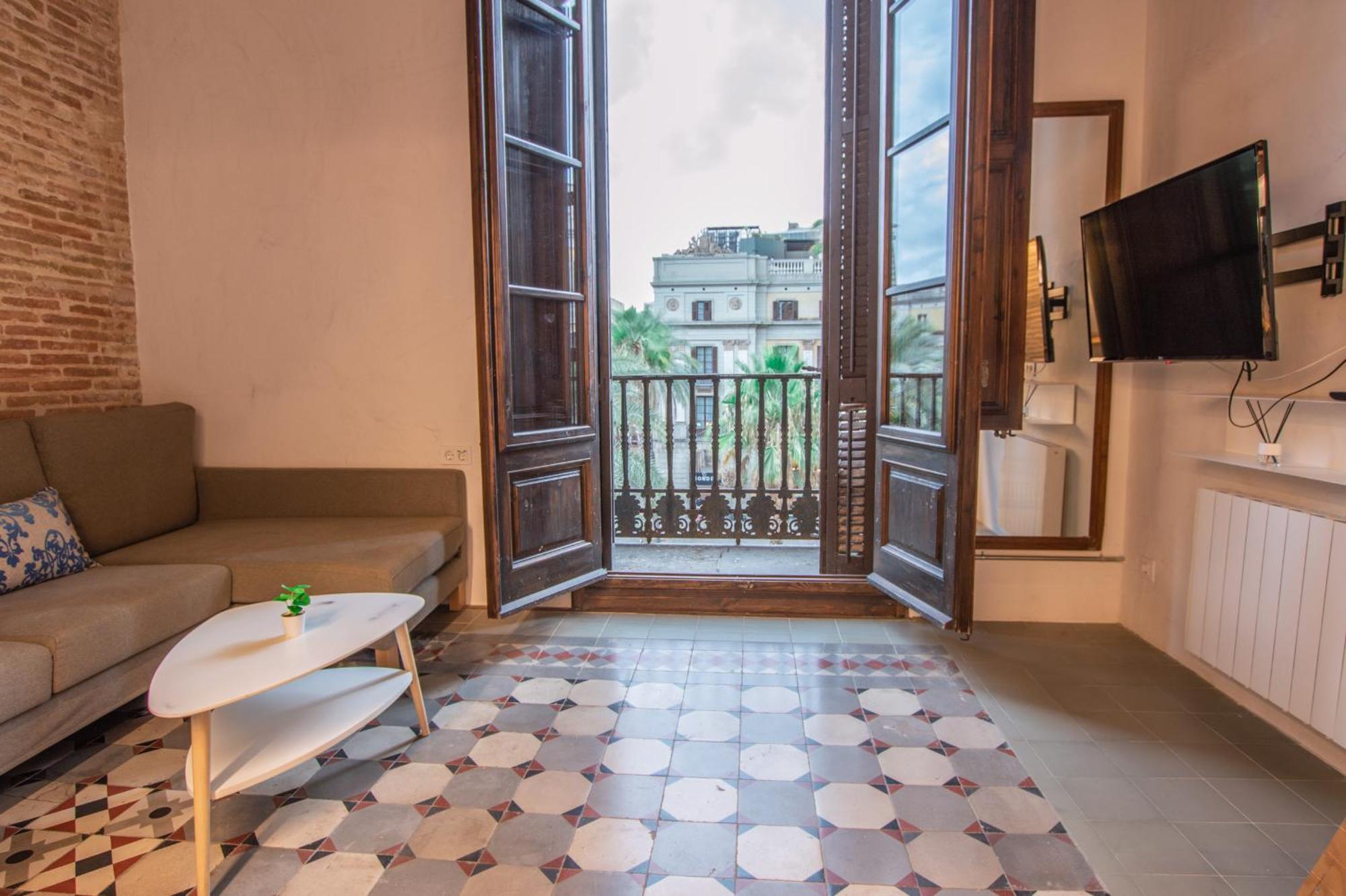 Classic Plaza Real Apartment