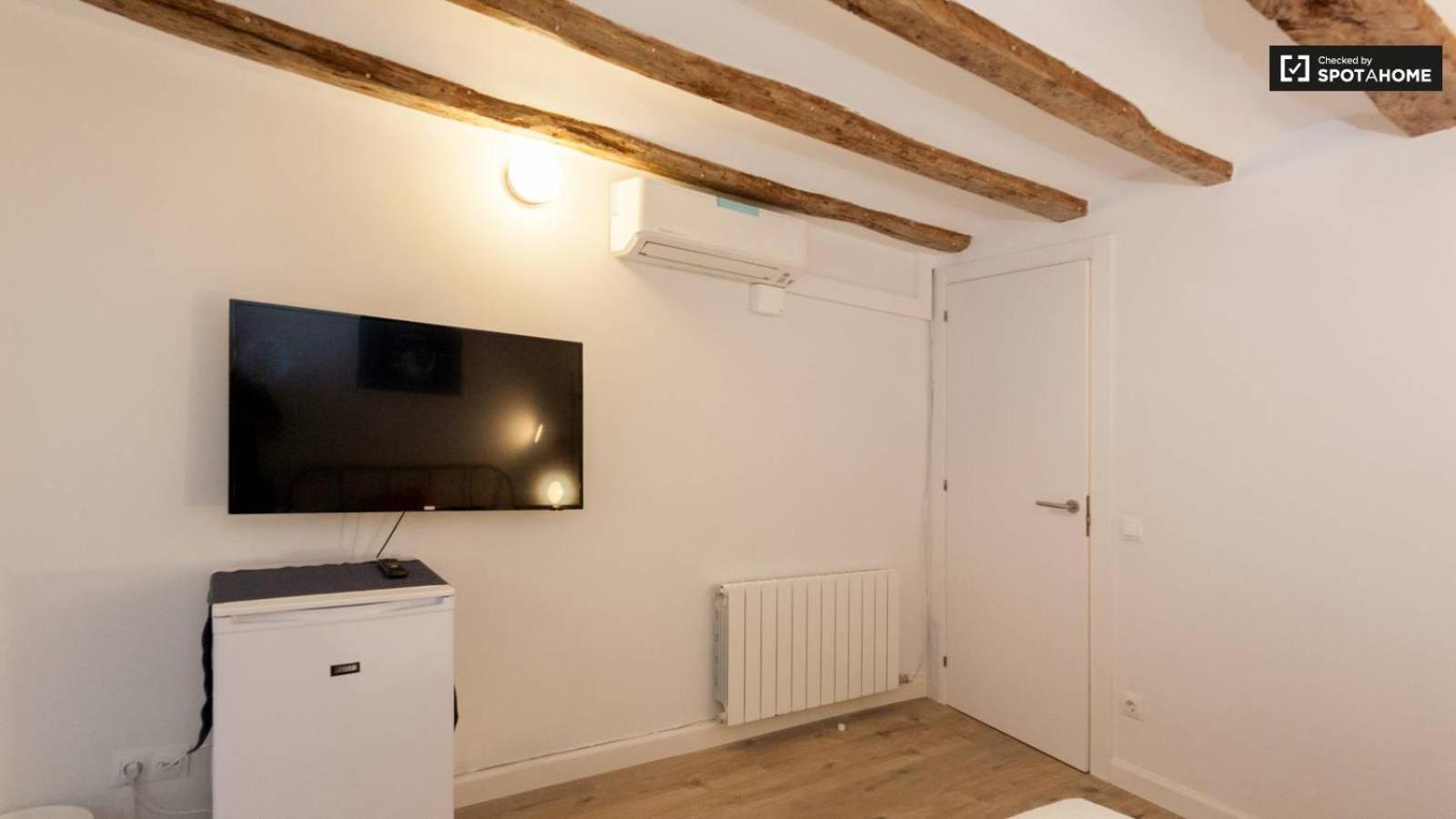 Apartment Ramblas - 01 Barcelona